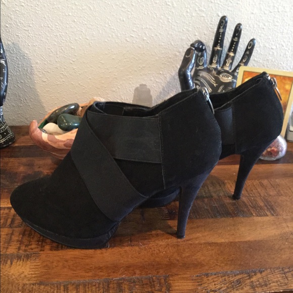 BOOTIES, dressy, size 9 - Picture 2 of 3